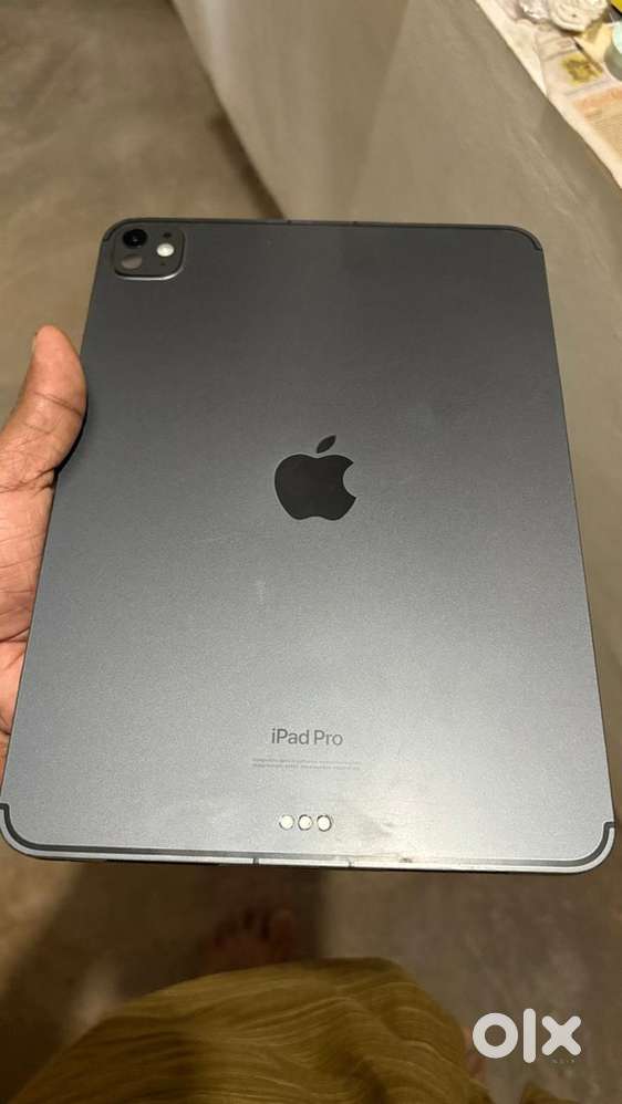 IPAD PRO M4 LATEST WI FI CELLULAR .100 BH , 17 cc