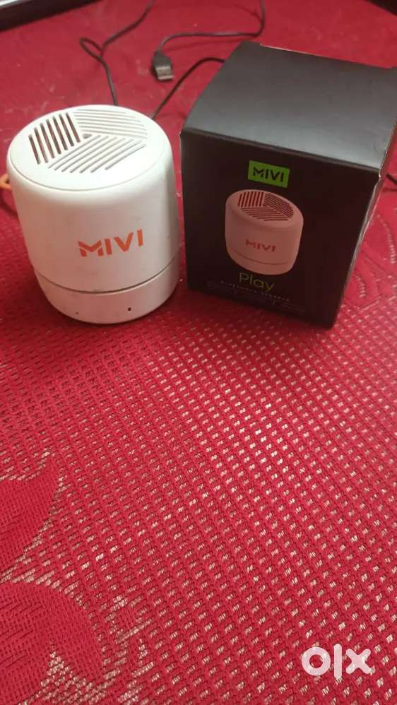 Minted condition MIVI Play portable bluetooth soundbox WITHIN WARRANTY