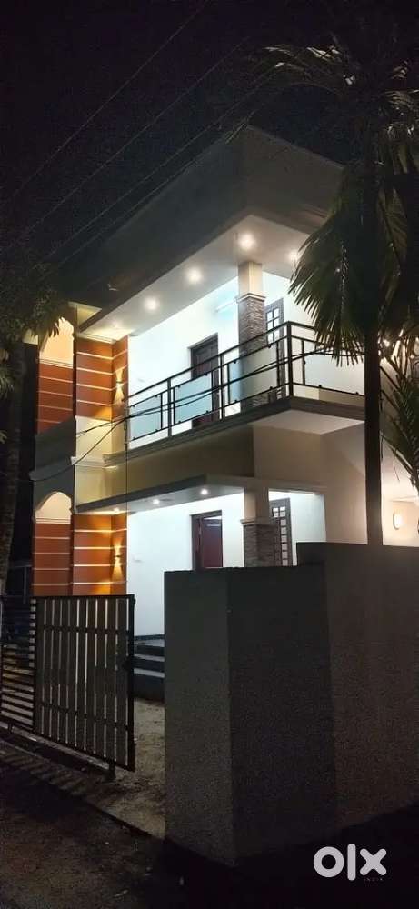 2Bhk house for rent,Puthanpally VIP road,Tar frontage road,1 parking