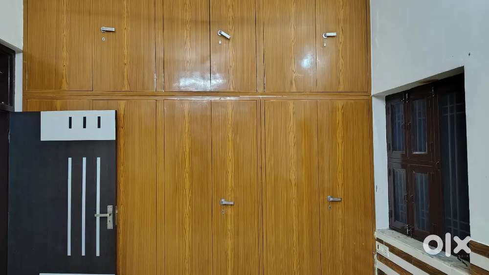 24 hours WiFi facility and double bed avilable