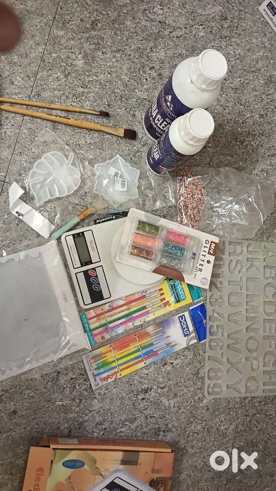 Resin art ka saman and hand made clock.