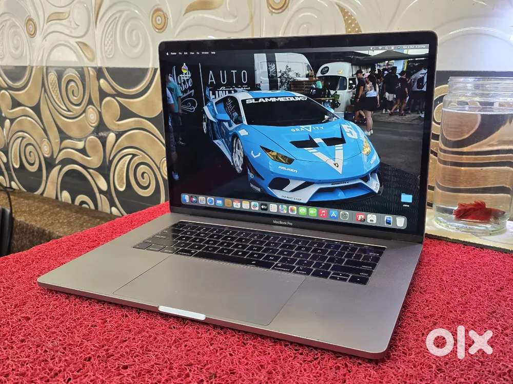 Apple Macbook Pro i9 16gb 512gb 5.5gb GRAPHICS 15inch Retina Touchbar