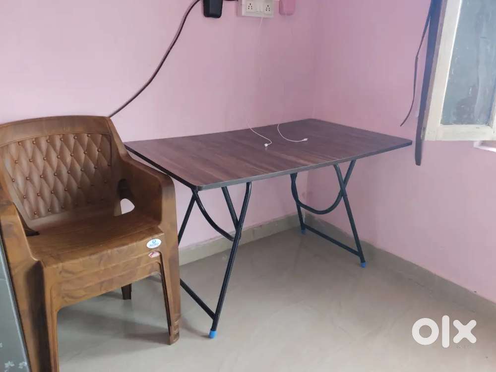 2000 table and 3 chairs