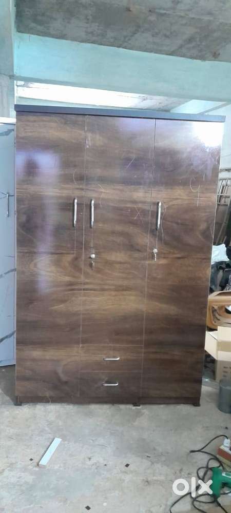 4x6 Ft. Wardrobe with mirror, free home delivery