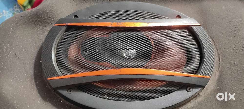 Two speakers of pilips