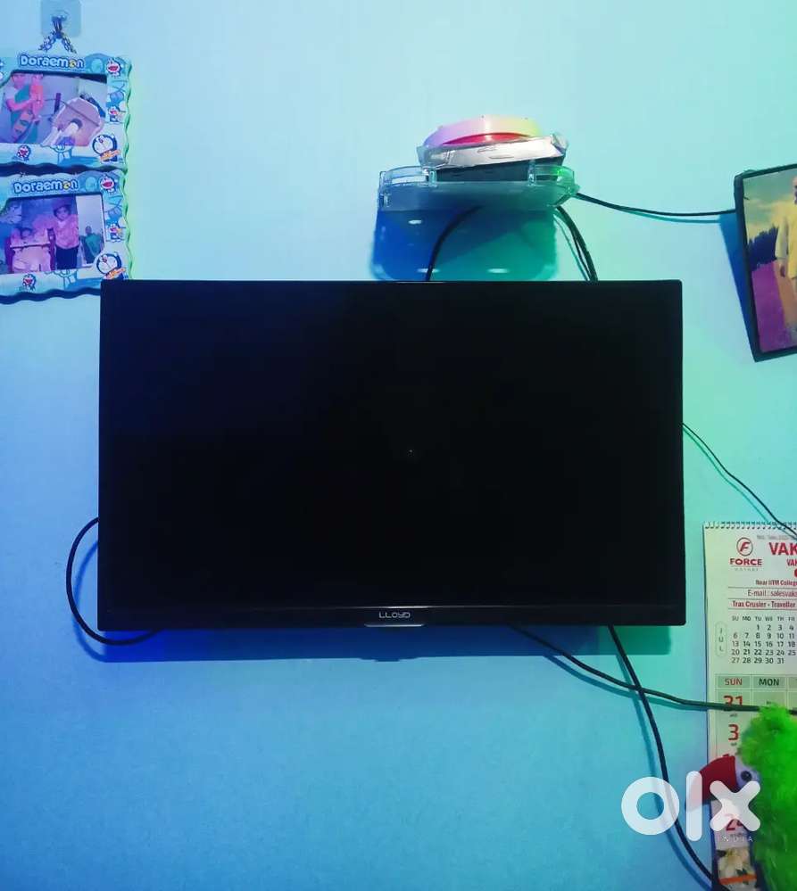 LLOYD 32-inch Smart LED TV – Brank New Condition! (Model: 32HS680B)