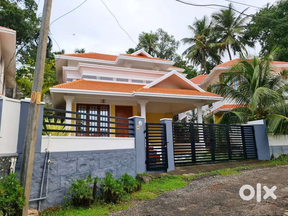 Mannanthala 5 Cent 1650sqft 3bhk villa