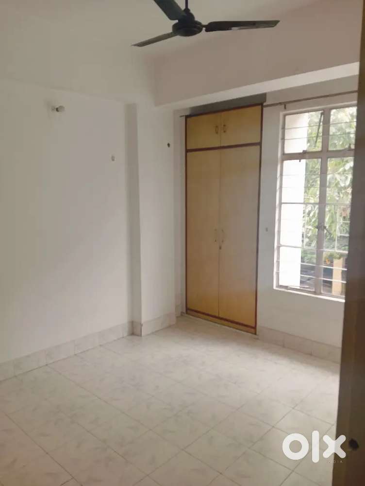 Zoo road 3bhk semi furnished flat available