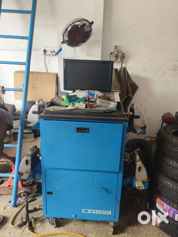 Wheel alignment machine in good condition.
