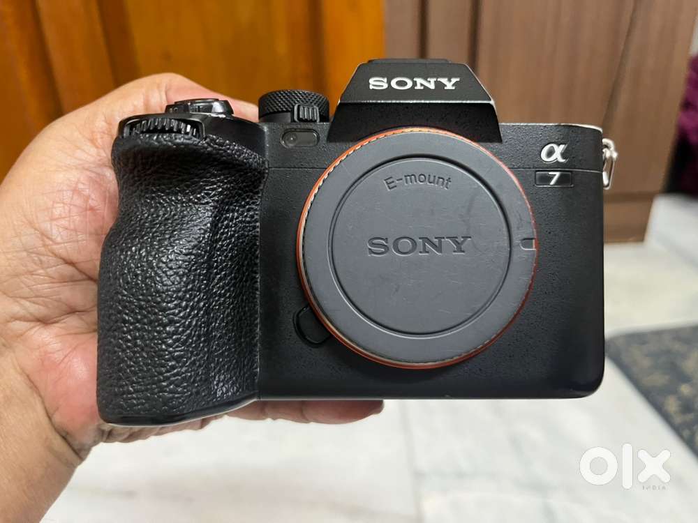 Sony 7iv mirror less camera