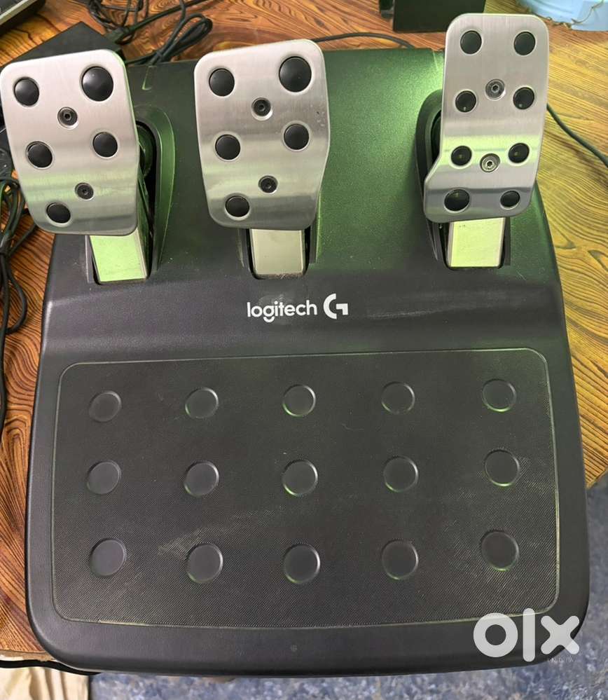 Logitech g29 gaming wheeling with shifter