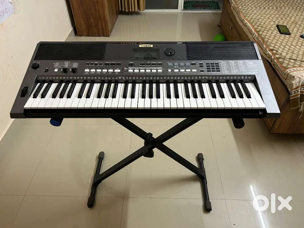 YAMAHA  psr I400 piano