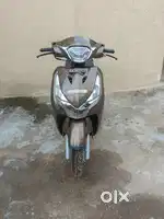 Showroom se nikli hui just