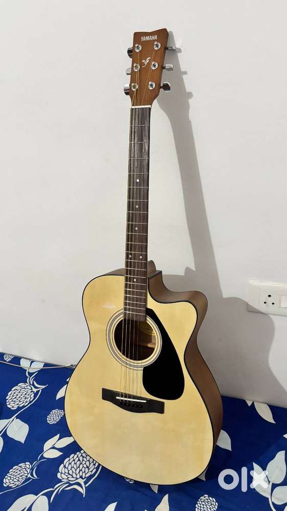 YAMAHA FS80C  Guitar ; 2 months old