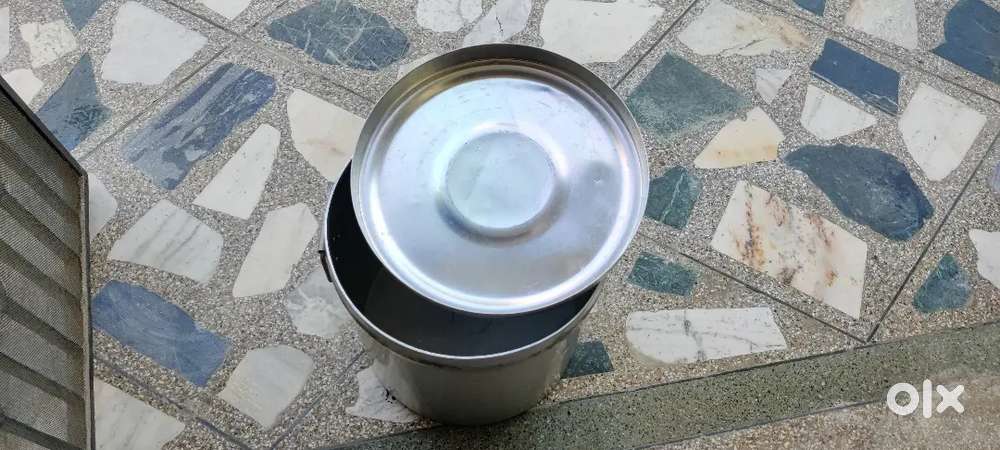 Heavy Aluminum container with lid for 28 litres