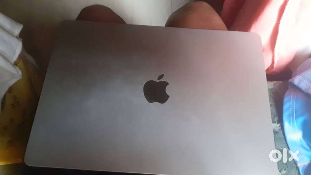 Apple MacBook Air M2 2022, 1year old