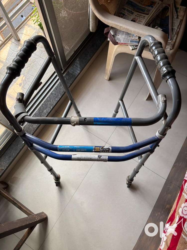 Foldable walker in excellent condition