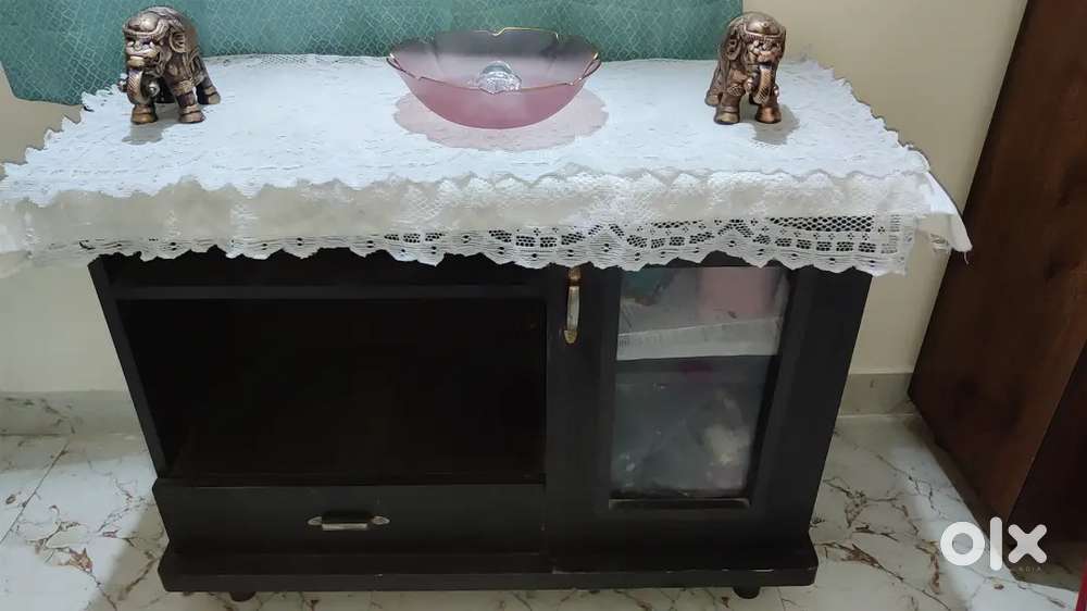 LED tv stand/Computer table New condition(PRICE CAN BE NEGOTIABLE)