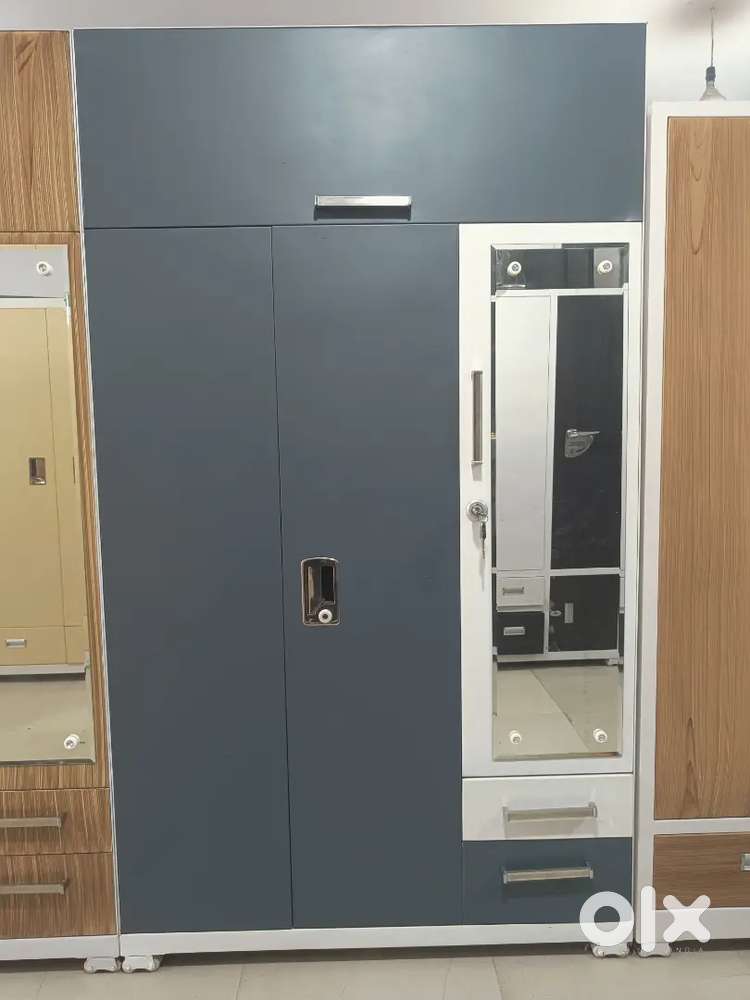 New almirah dresing 4 ft(Gurgaon sector 6