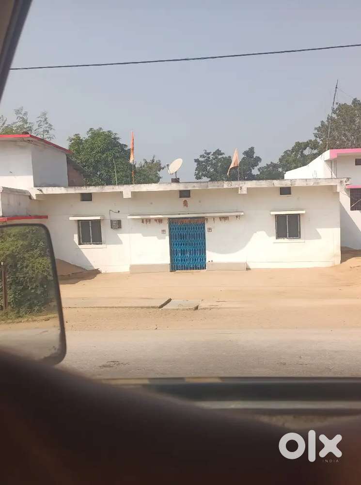 Yaha makan jamin sahit bechna hai total 15 dis mil hai