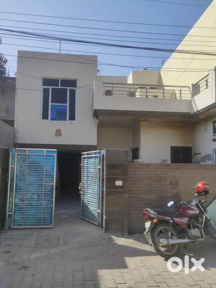 House for rent side of kaimiri pull gali no 1 on main road