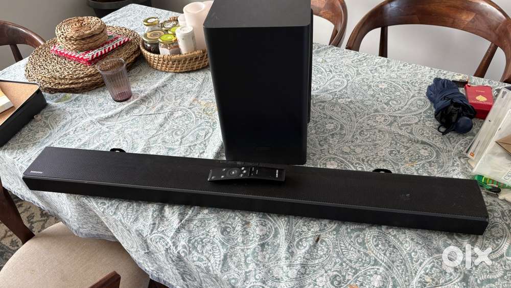 Samsung soudbar with woofer dolby dogital 5.1