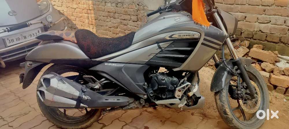 This is suzuki intruder 150 BS 6(FIX PRICE)