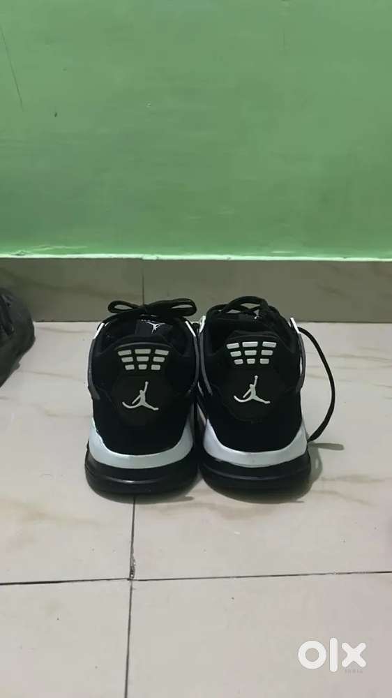 Casual shoes