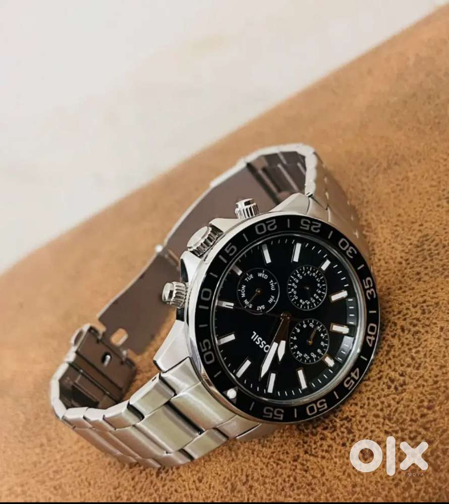 Wonderful Fossil bannon watch orginal with box warranty card