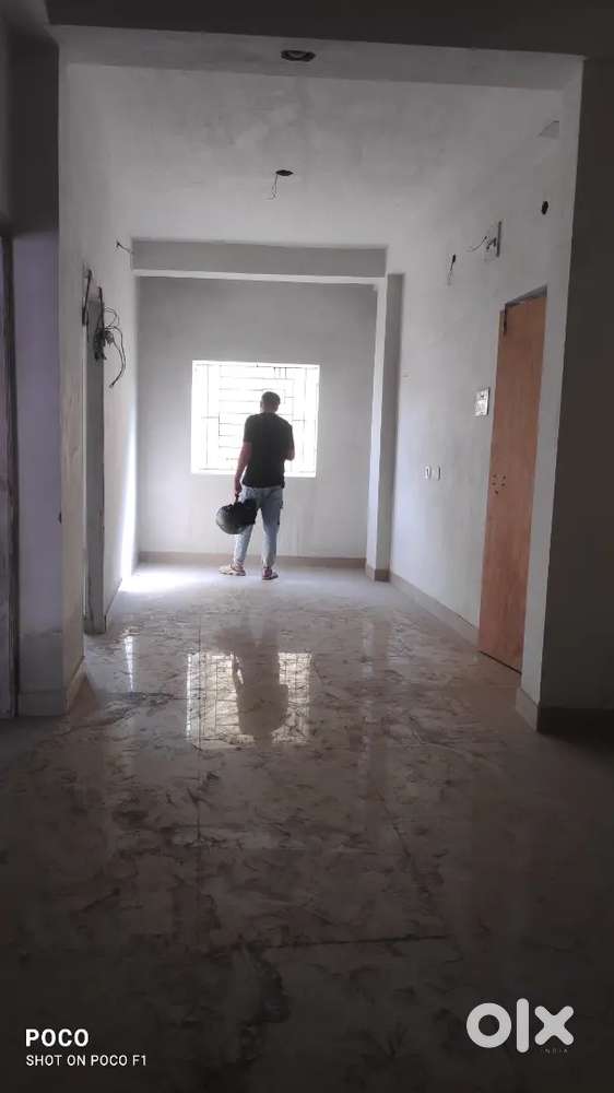 2bhk flat sale in picnic garden.