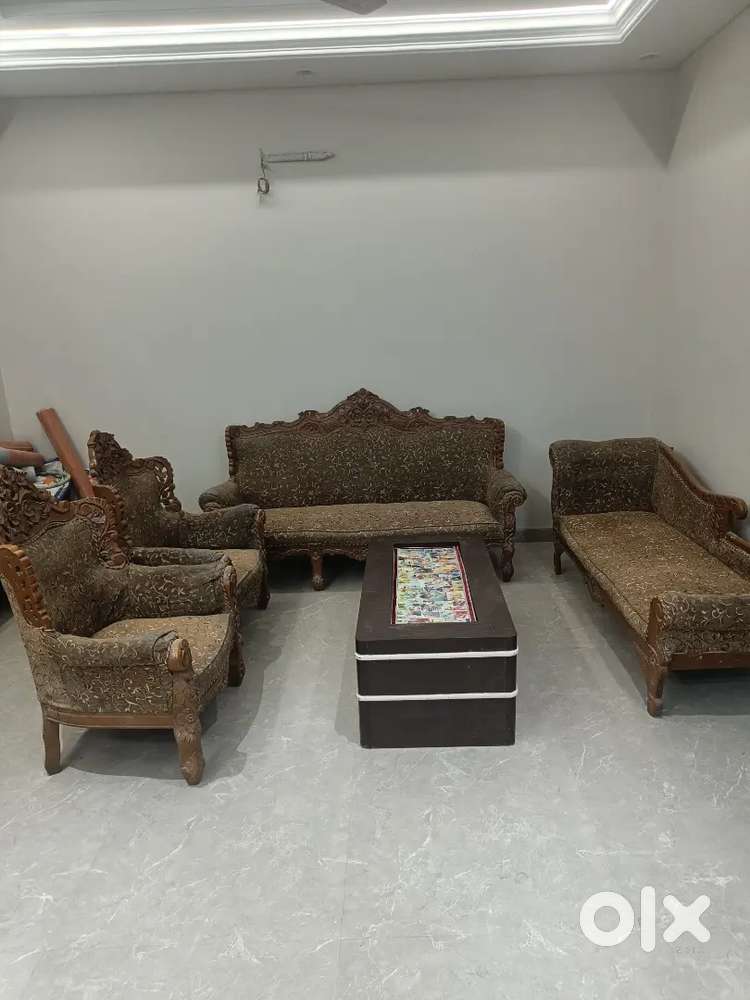 Sofa and central table