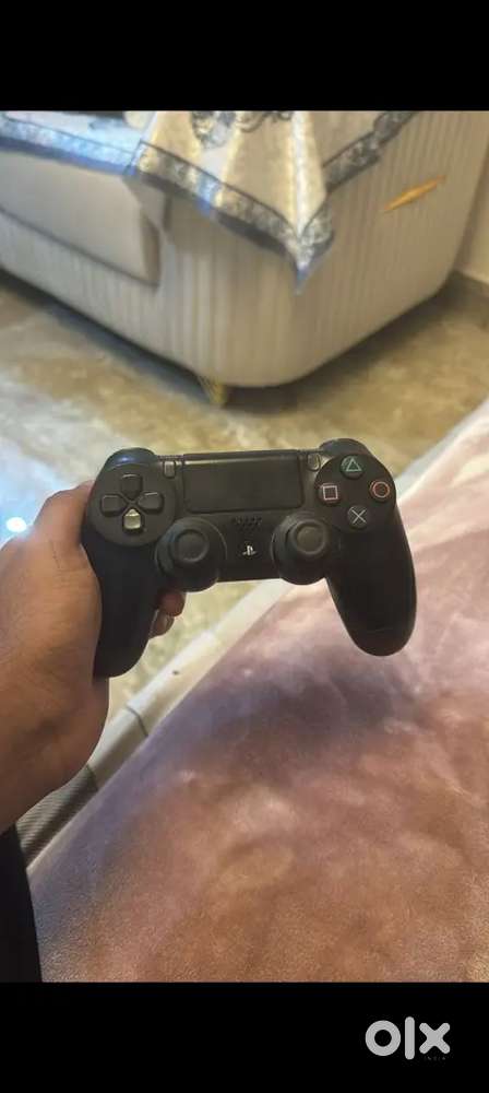 PS4 controller