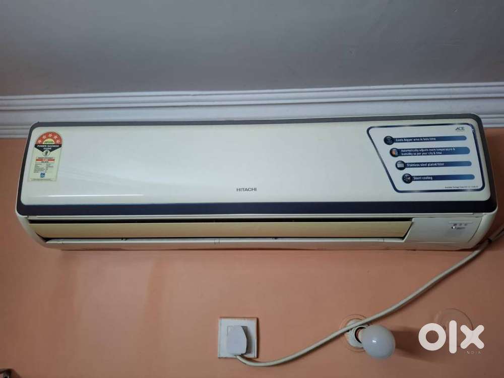Hitachi 1.5T Split AC in excellent working condition is available