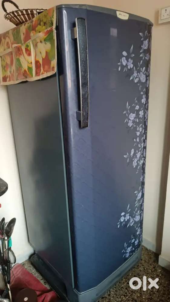 Fridge, washing machine and temple  मंदिर, गाद्या, table, विकणे आहे