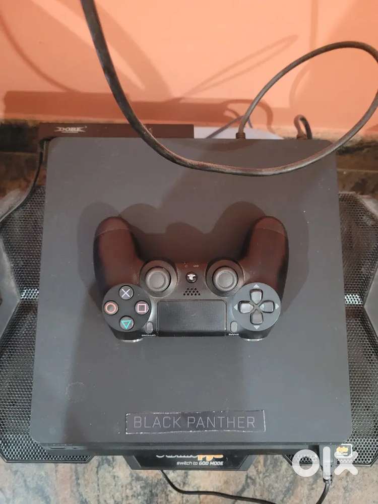 PS4 slim with a original controller and cooling fan