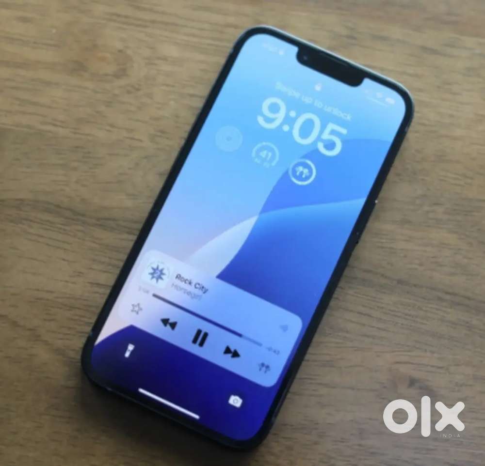 Brand new 2 month old iphone 16E