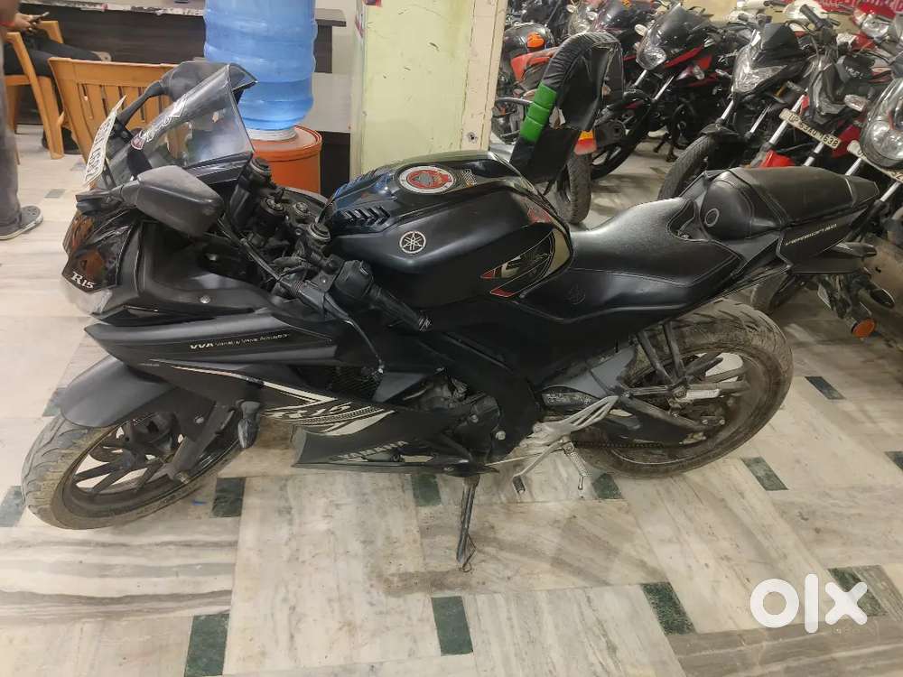 R15 वर्जन 3 एकदम न्यू कंडीशन 30000 डाउन पेमेंट देकर फाइनेंस कराएं