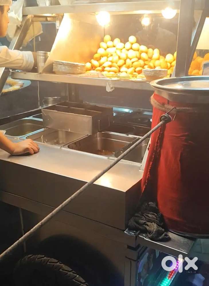 Pani Puri and chaat maker