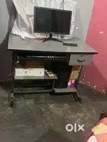 Computer table