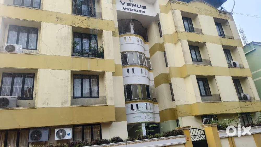 TRIVANDRUM പാളയം  2 BHK FURNISHED  FLAT AVAILABLE CAR PARKING FACILITY