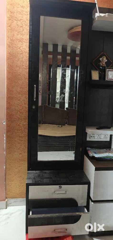 Dress table for sell..