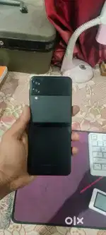 2 years old samsung flip 3