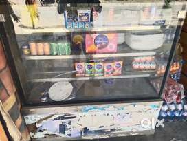 Cake counter A1 condition cooling and light also works