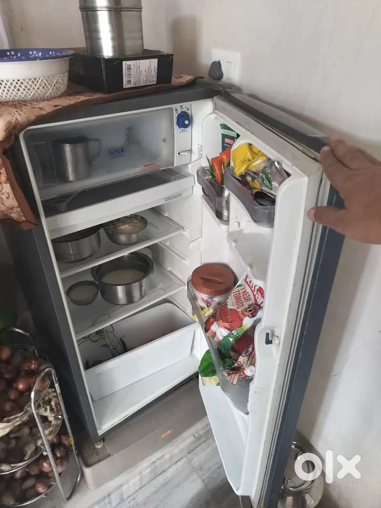 Whirlpool refrigerator in working condition