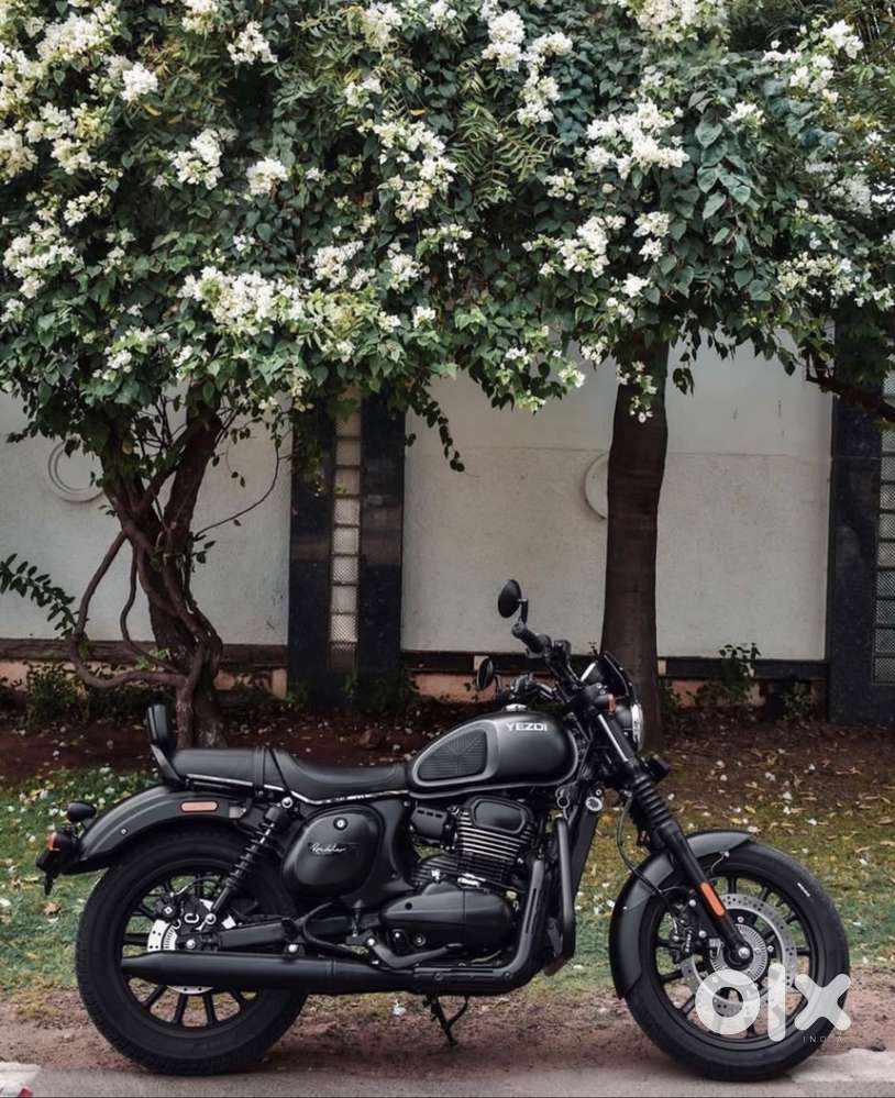 Jawa yezdi roadster