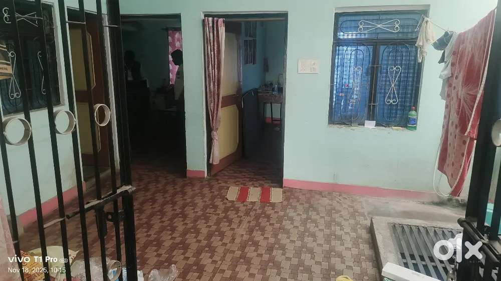 2 room ka set hai aur sath msi angan sbhi sepreat hai ek dum