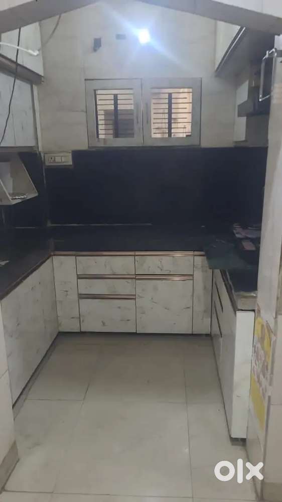 Urgently need female flatmate roommate girl roomate or partner
