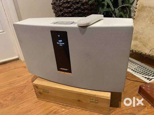 Bose soundtouch 30 white brand new condition with remote powercore