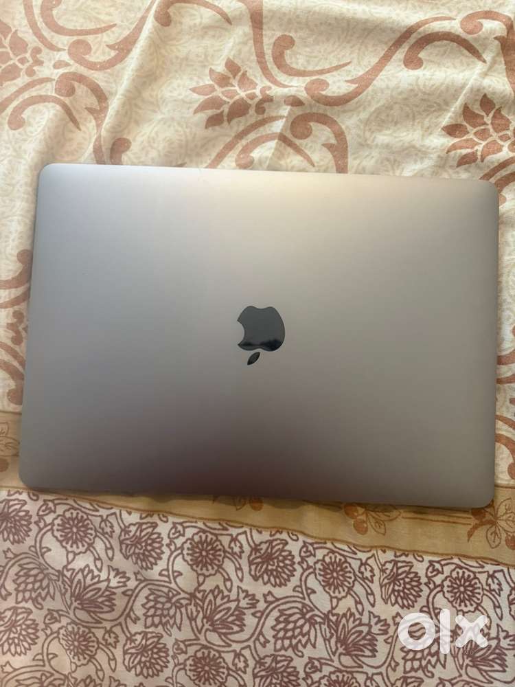 MacBook Air M1 – 8GB/256GB – Silver – Gently Used