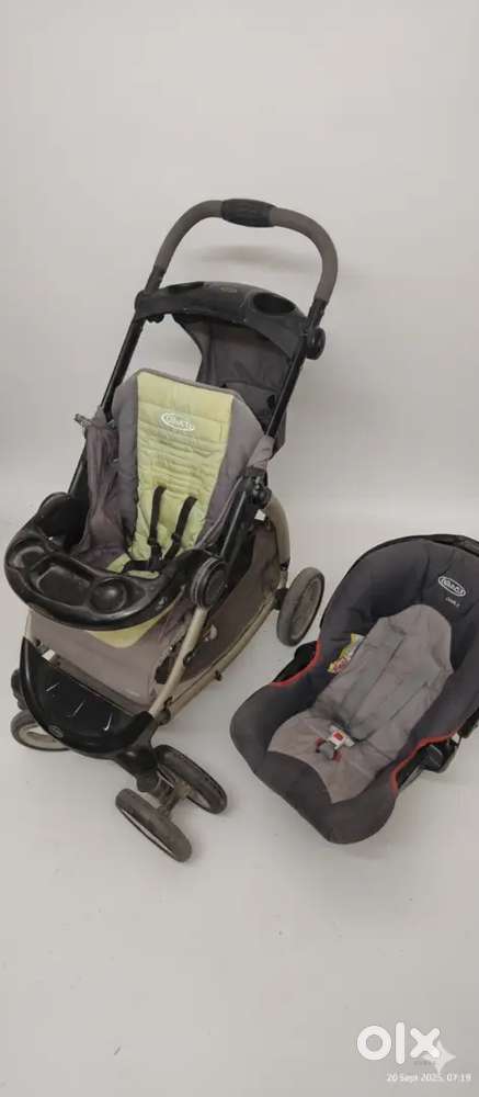 Baby sitter or baby stroller